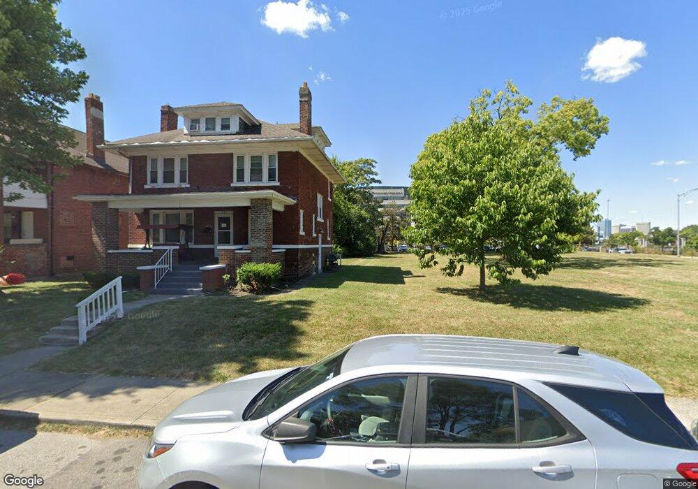 561 Carpenter St, Columbus, OH 43205 - photo 1