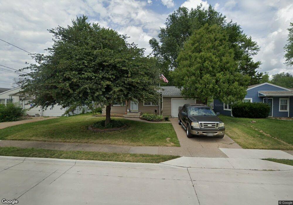 2420 W 13th St, Davenport, IA 52804 - photo 1