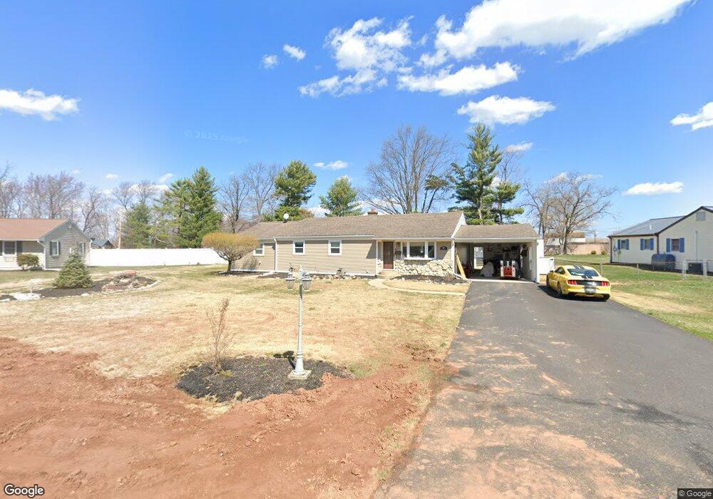 565 Hallowell Ave, Warminster, PA 18974 - photo 1