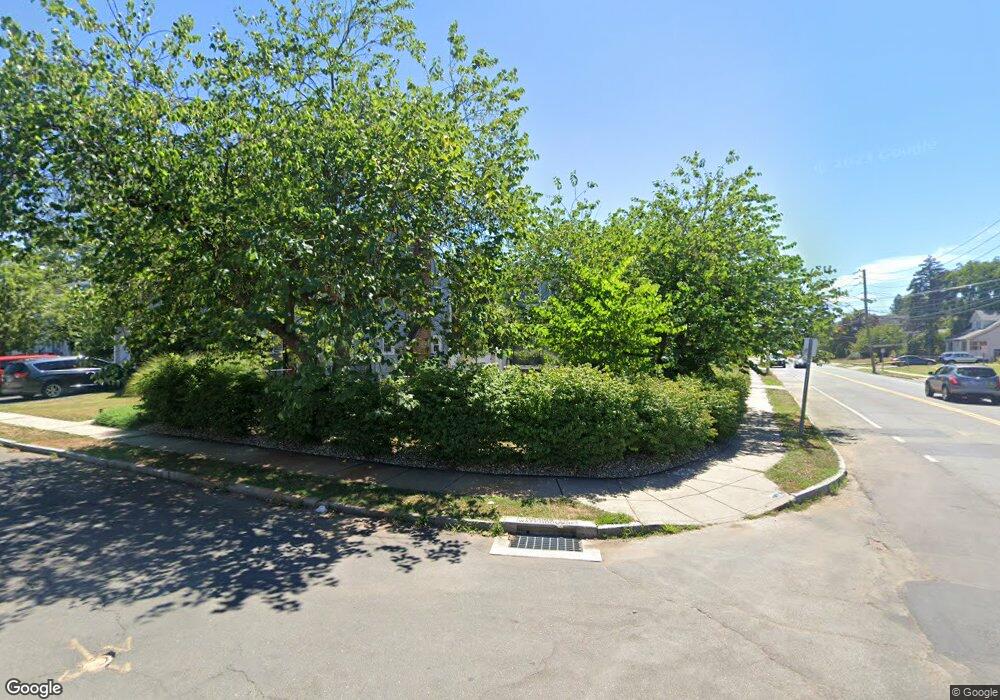 140 Newington Rd unit 2, West Hartford, CT 06110 - photo 1