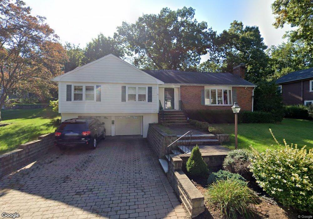 18 Pawnee Dr, Arlington, MA 02474 - photo 1