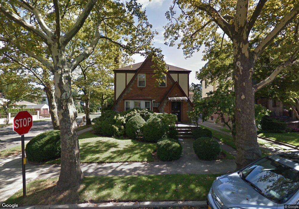 181-01 190 St, Jamaica Estates, NY 11423 - photo 1