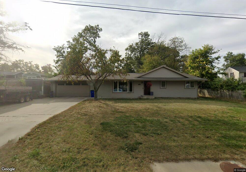 405 34th St SE, Cedar Rapids, IA 52403 - photo 1