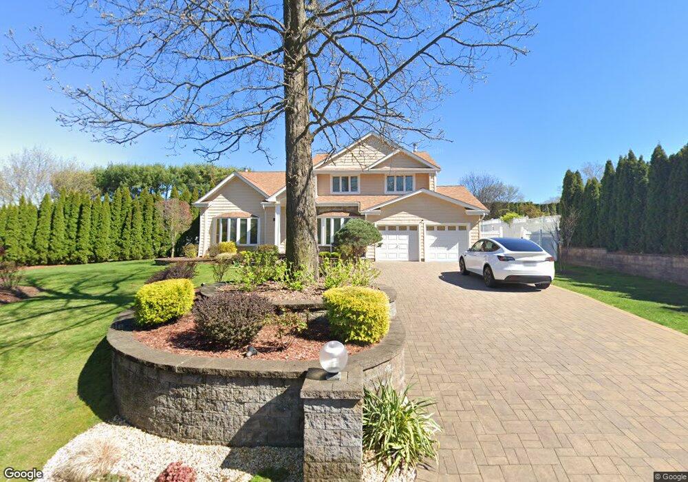 2 Fleetwood Rd, ComMacK, NY 11725 - photo 1