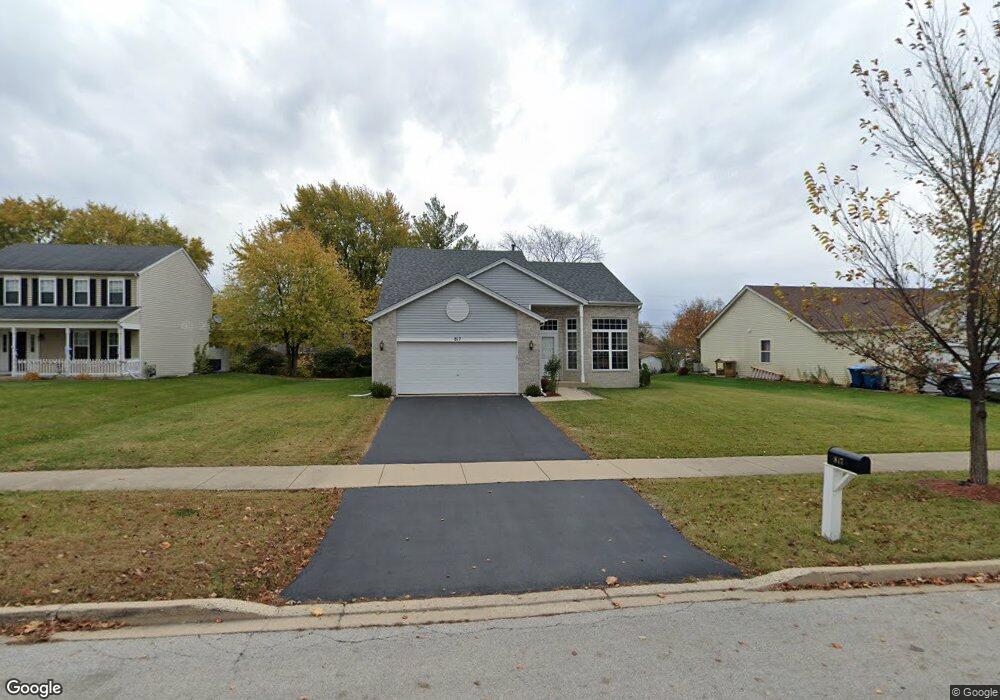 817 N Commonwealth Ave, Aurora, IL 60506 - photo 1