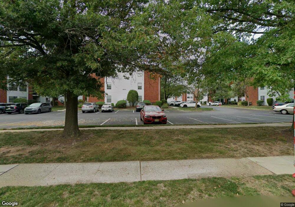 40 Boulder Dr, Edison, NJ 08817