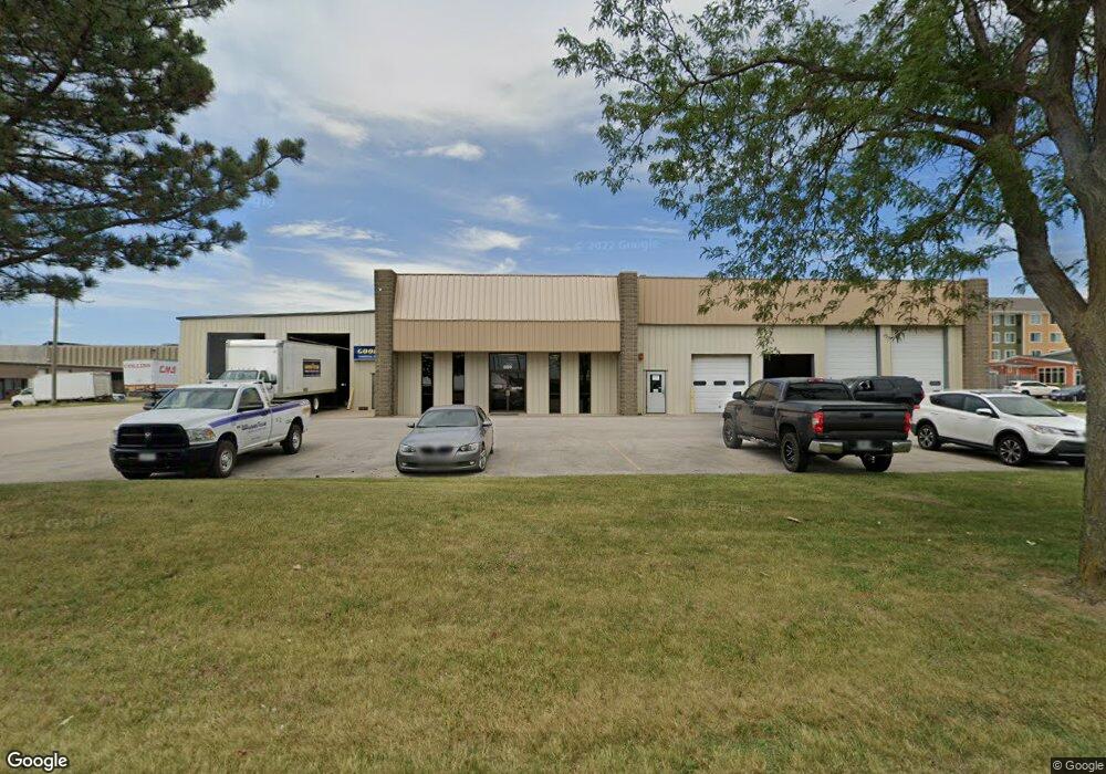 820 33rd Ave SW, Cedar Rapids, IA 52404 - photo 1