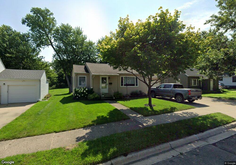 920 Saint Peter Ave, Albert Lea, MN 56007 - photo 1