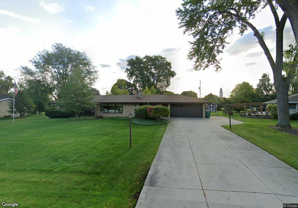 W151N7670 Wood View Dr, Menomonee Falls, WI 53051 - photo 1