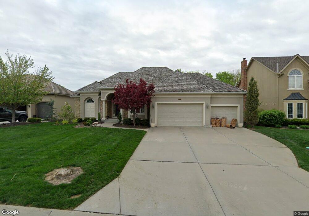 8912 Pine St, Lenexa, KS 66220 - photo 1