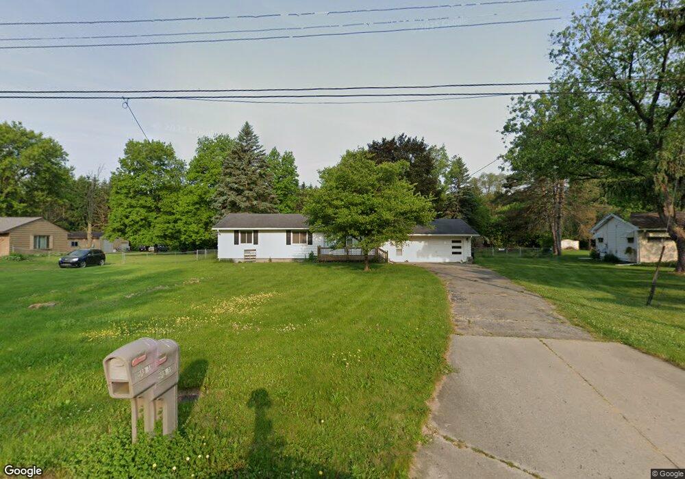 4401 N Hillcrest Cir, Flint, MI 48506 - photo 1