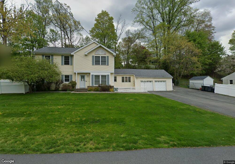 2872 Hemlock St, Yorktown Heights, NY 10598 - photo 1