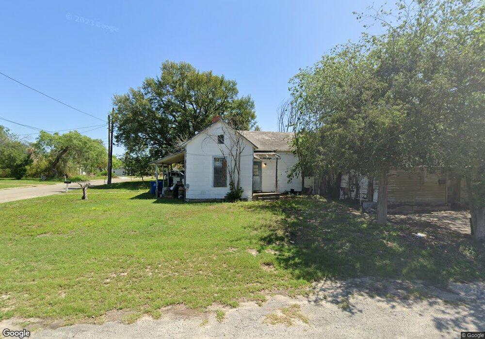 800 E Hefferman St, Beeville, TX 78102 - photo 1