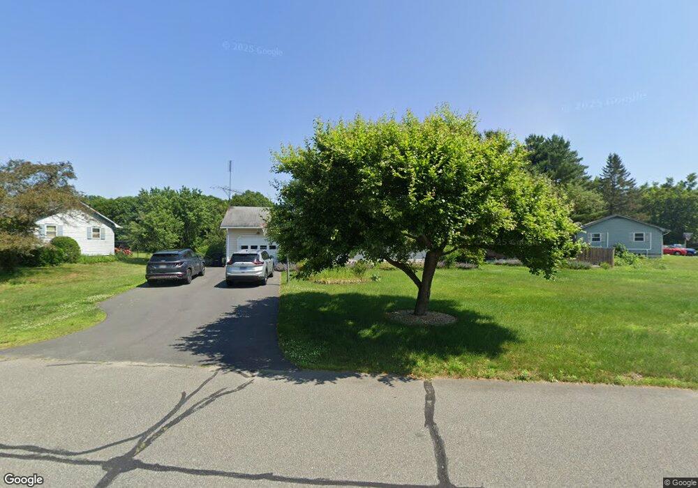 25 Plantation Cir, Greenfield, MA 01301 - photo 1