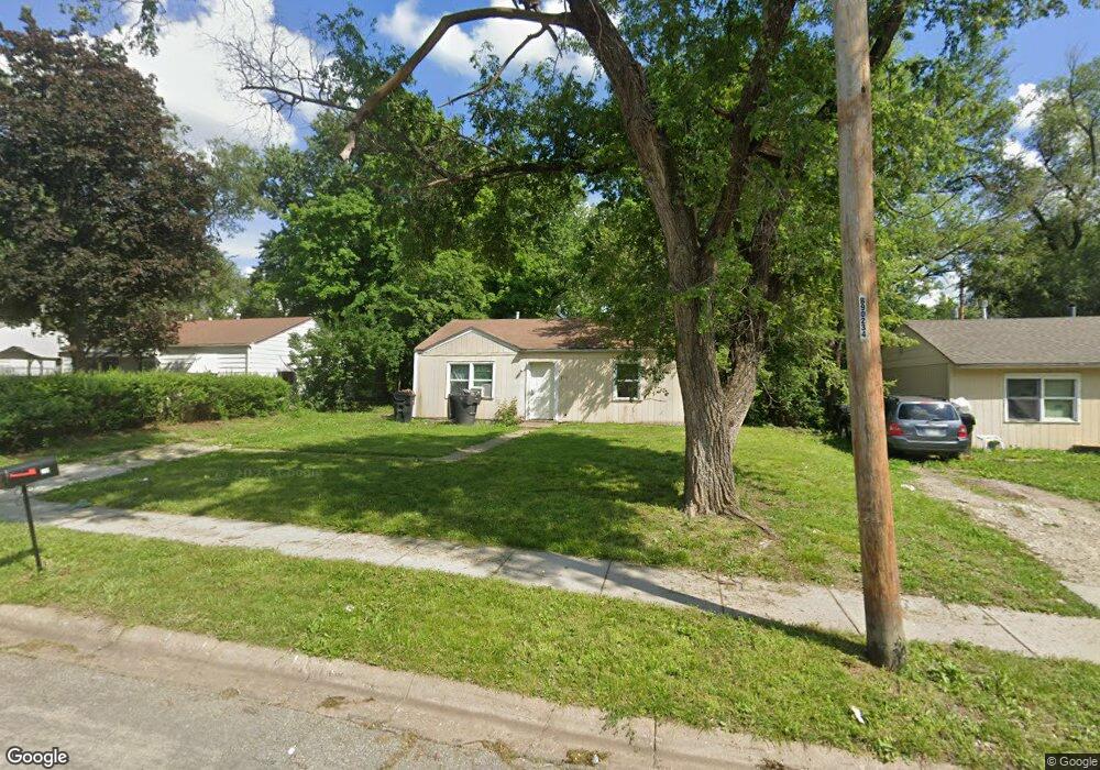 231 SE Pinecrest Dr, Topeka, KS 66605 - photo 1