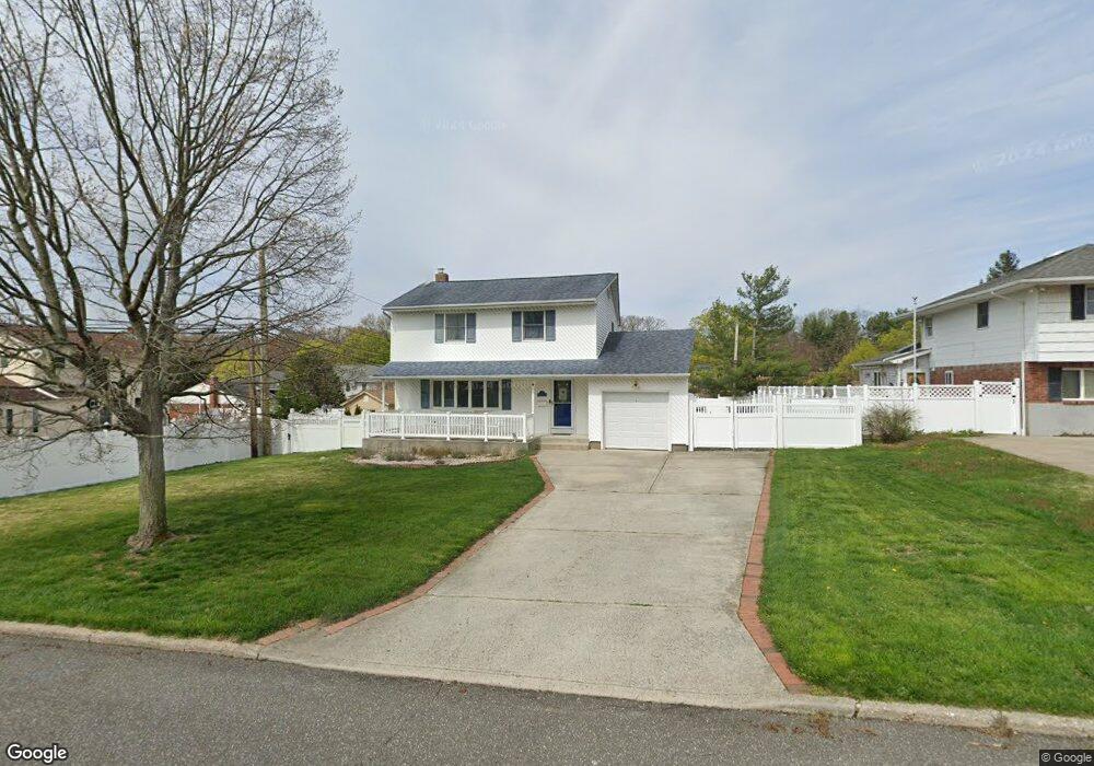 4 Gaymor Ln, ComMacK, NY 11725 - photo 1