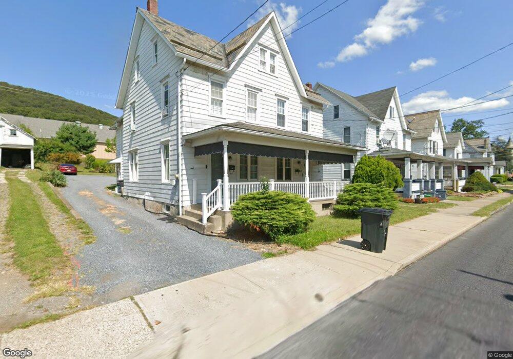 515 W Pennsylvania Ave, Pen Argyl, PA 18072 - photo 1