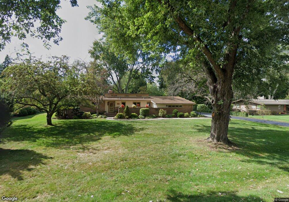 5670 Crabtree Rd, Bloomfield Hills, MI 48301 - photo 1