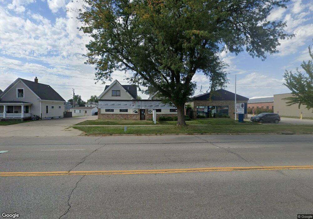 818 1st Ave NW, Cedar Rapids, IA 52405 - photo 1