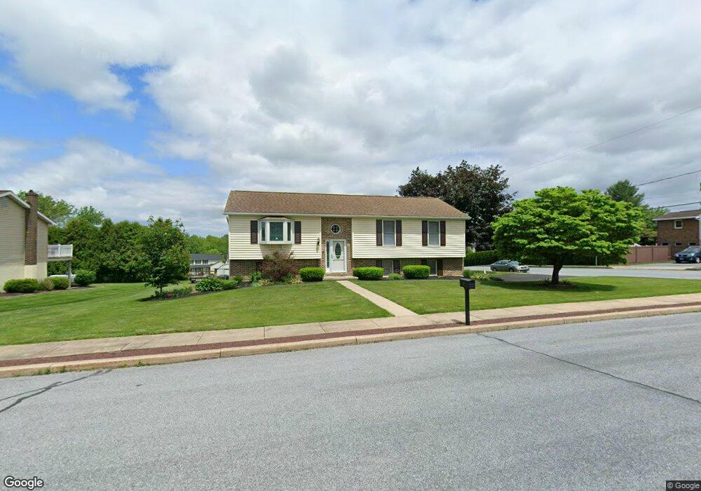 611 Lyman Ave, Womelsdorf, PA 19567 - photo 1