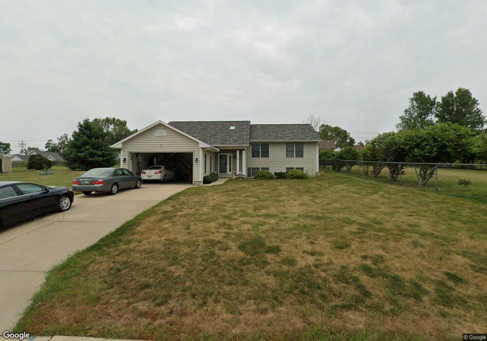 90 24th Ave SW, Cedar Rapids, IA 52404 - photo 1