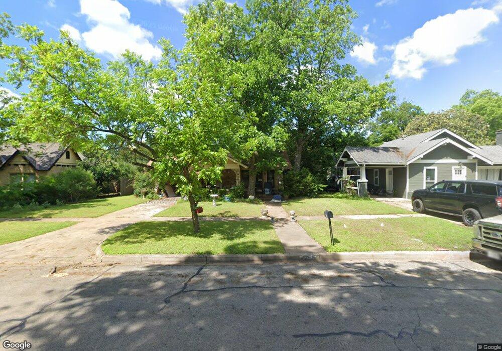 208 Bellevue Dr, Cleburne, TX 76033 - photo 1