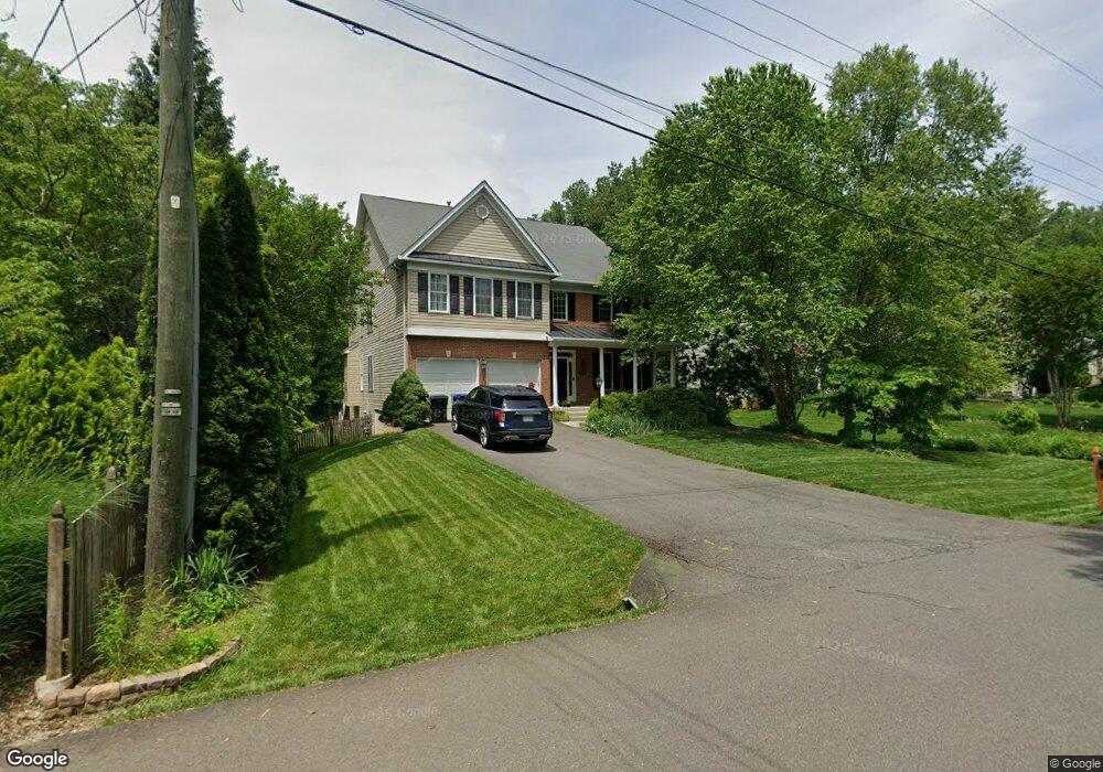 4716 Groves Ln, Fairfax, VA 22030 - photo 1