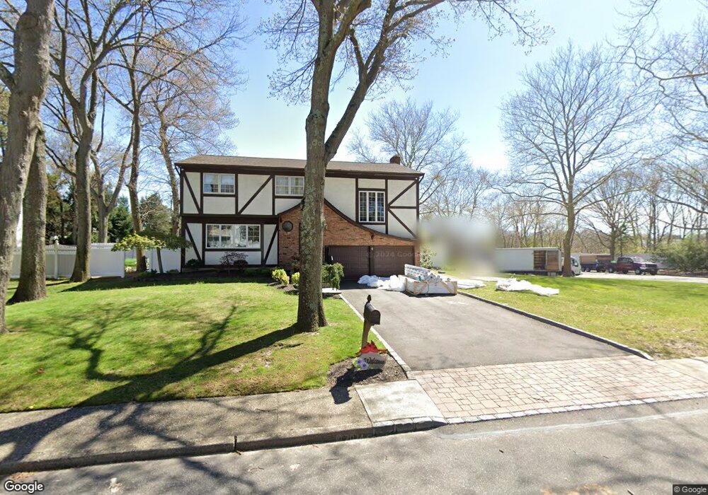 6 Humming Ln, ComMacK, NY 11725 - photo 1