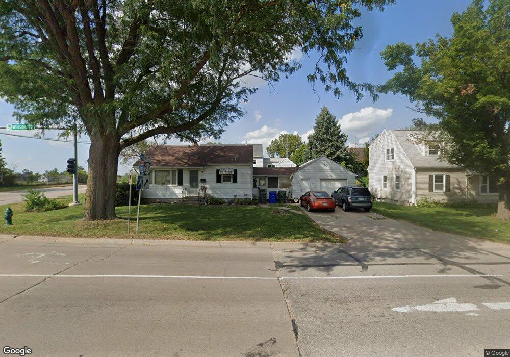 298 Wilson Ave SW, Cedar Rapids, IA 52404 - photo 1