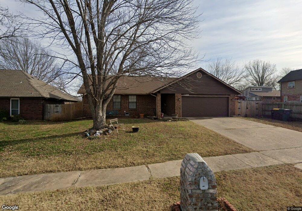 13689 S Maple Place, Glenpool, OK 74033 - photo 1