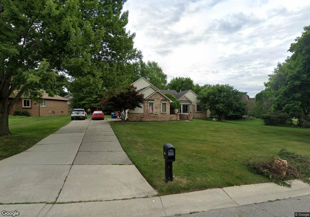 5265 Pleasant View Ct, West Bloomfield, MI 48323 - photo 1