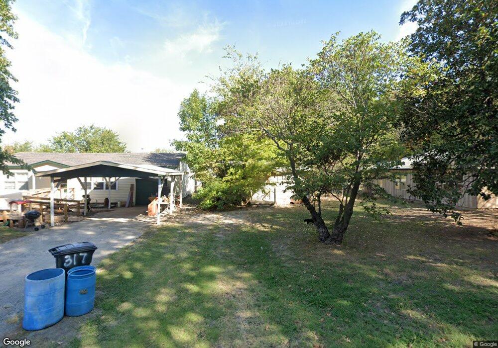 315 SW Graham Ct, Pryor, OK 74361 - photo 1