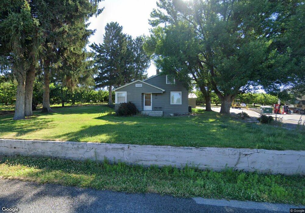 321 N Perry Ave, East Wenatchee, WA 98802 - photo 1