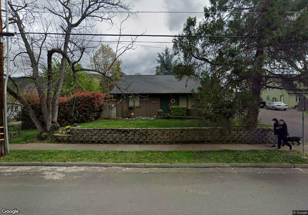 963 NE 9th St, Grants Pass, OR 97526 - photo 1