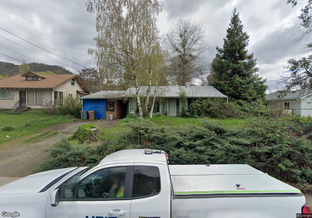 709 NE 10th St, Grants Pass, OR 97526 - photo 1