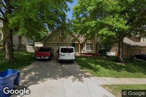 810 Oak Ridge Rd, Papillion, NE 68046