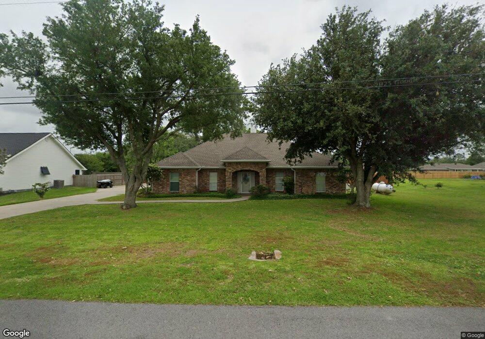 621 N Lake Court Dr, Lake Charles, LA 70605 - photo 1