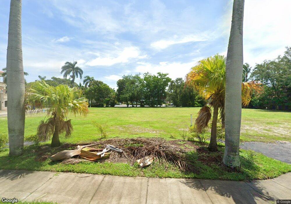 613 E Lake Dr, Naples, FL 34102 - photo 1