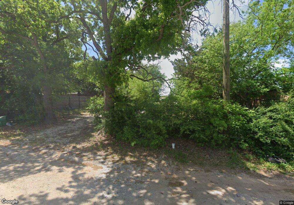 400 Patterson St, Bowie, TX 76230 - photo 1