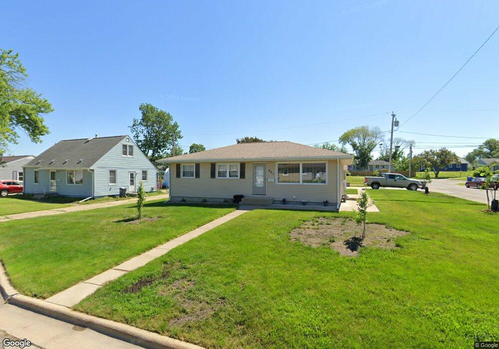 421 22nd St NW, Cedar Rapids, IA 52405 - photo 1
