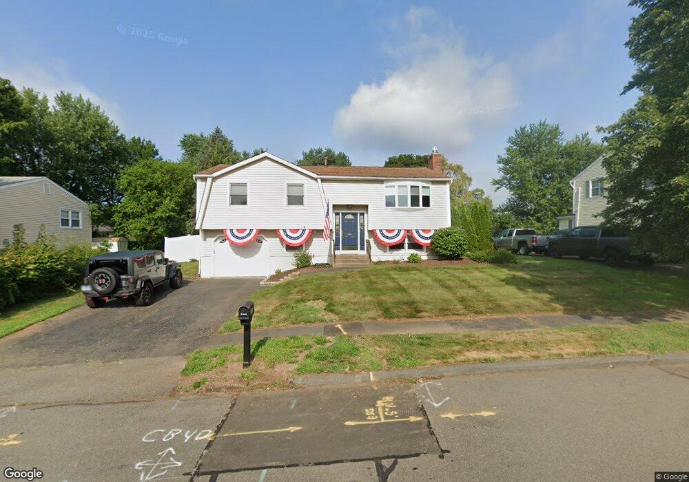 221 Deer Run Rd, Meriden, CT 06451 - photo 1