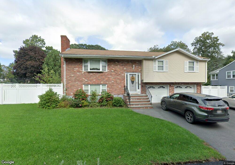 11 Fieldstone Dr, Stoneham, MA 02180 - photo 1