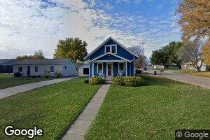 1107 Brown St, Hull, IA 51239