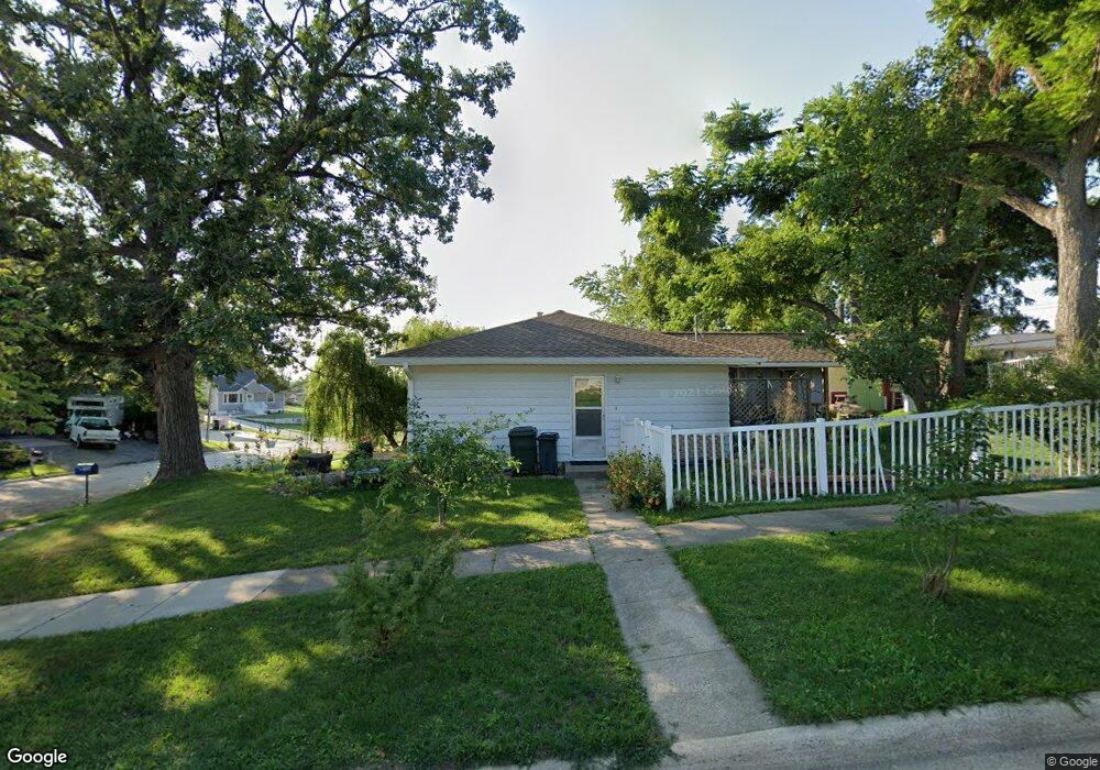 3102 Outlook Dr SW, Cedar Rapids, IA 52404 - photo 1