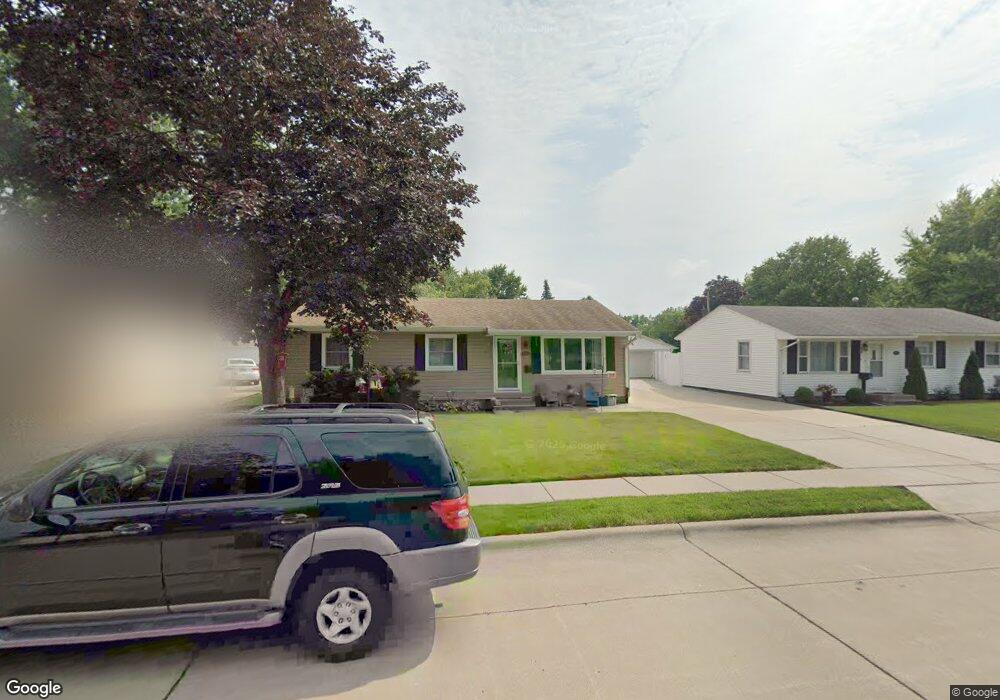 2169 W 35th St, Davenport, IA 52806 - photo 1