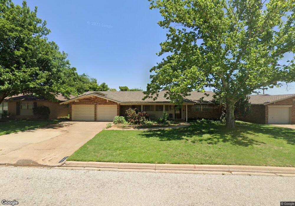 1102 Garland St, Plainview, TX 79072 - photo 1