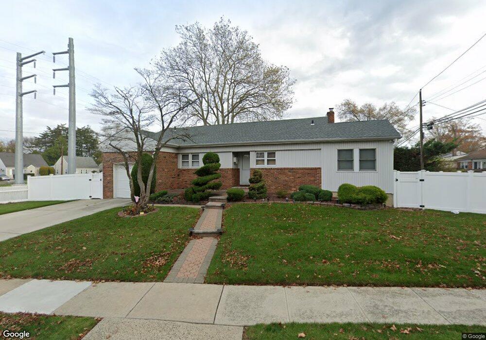 58 Holly Rd, Hewlett, NY 11557 - photo 1