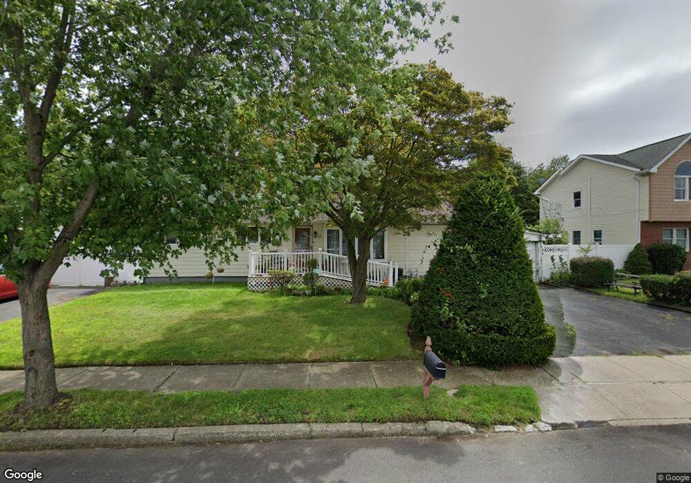 14 Russell Ct, Copiague, NY 11726 - photo 1