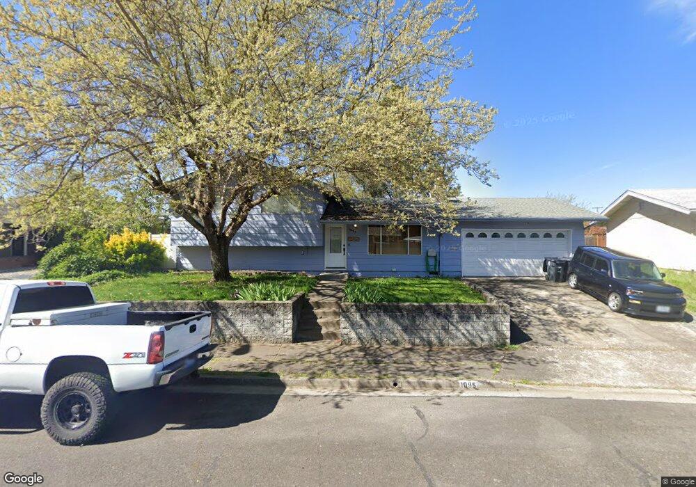 1095 N 5th St, Central Point, OR 97502 - photo 1