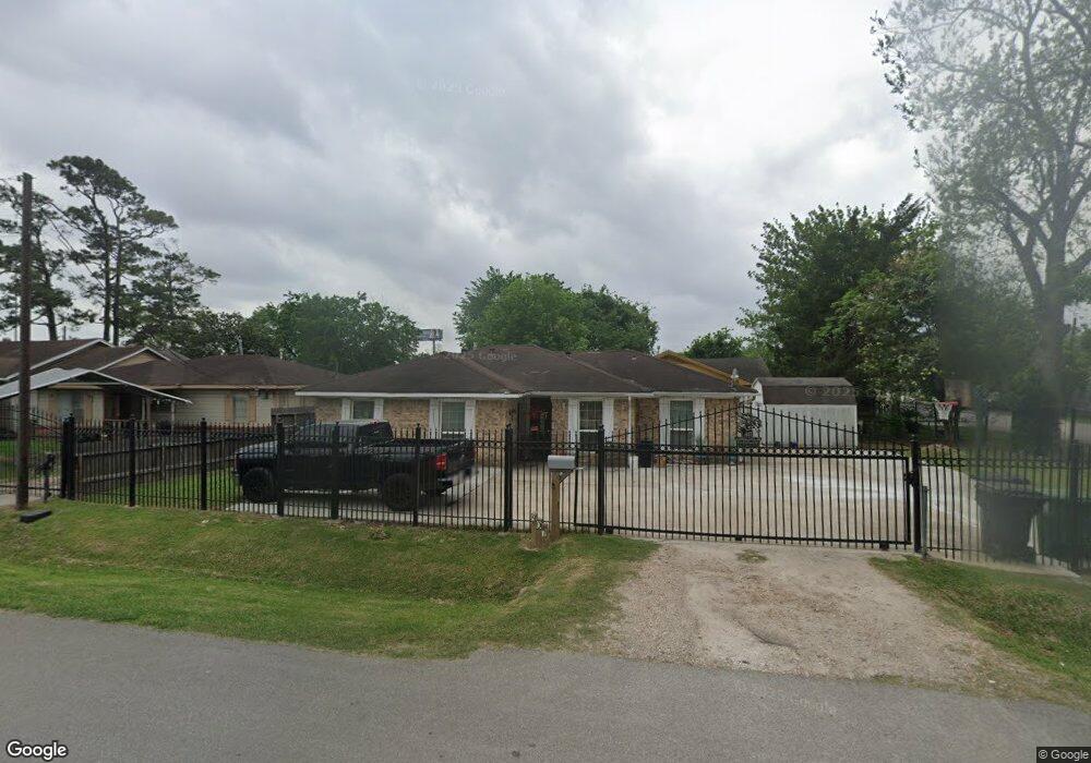 407 Robert Lee Rd, Houston, TX 77009 - photo 1